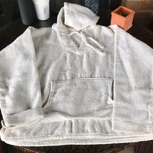 White hoody pullover!!